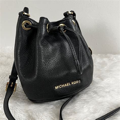 michael kors viv bucket bag.